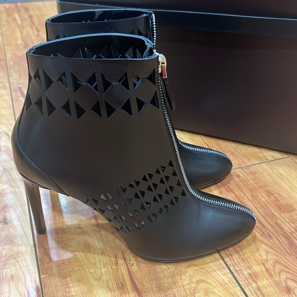 Alaia Leather Lazer Cut Booties - Picture 12 of 12